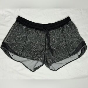 Lululemon Hotty Hot Black Lined 4” Shorts Women’s Size 12 Alpine White/black